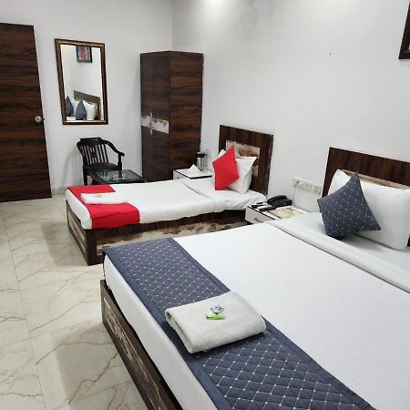 Hotel Clayton Near Igi Airport Delhi New Delhi Exterior photo