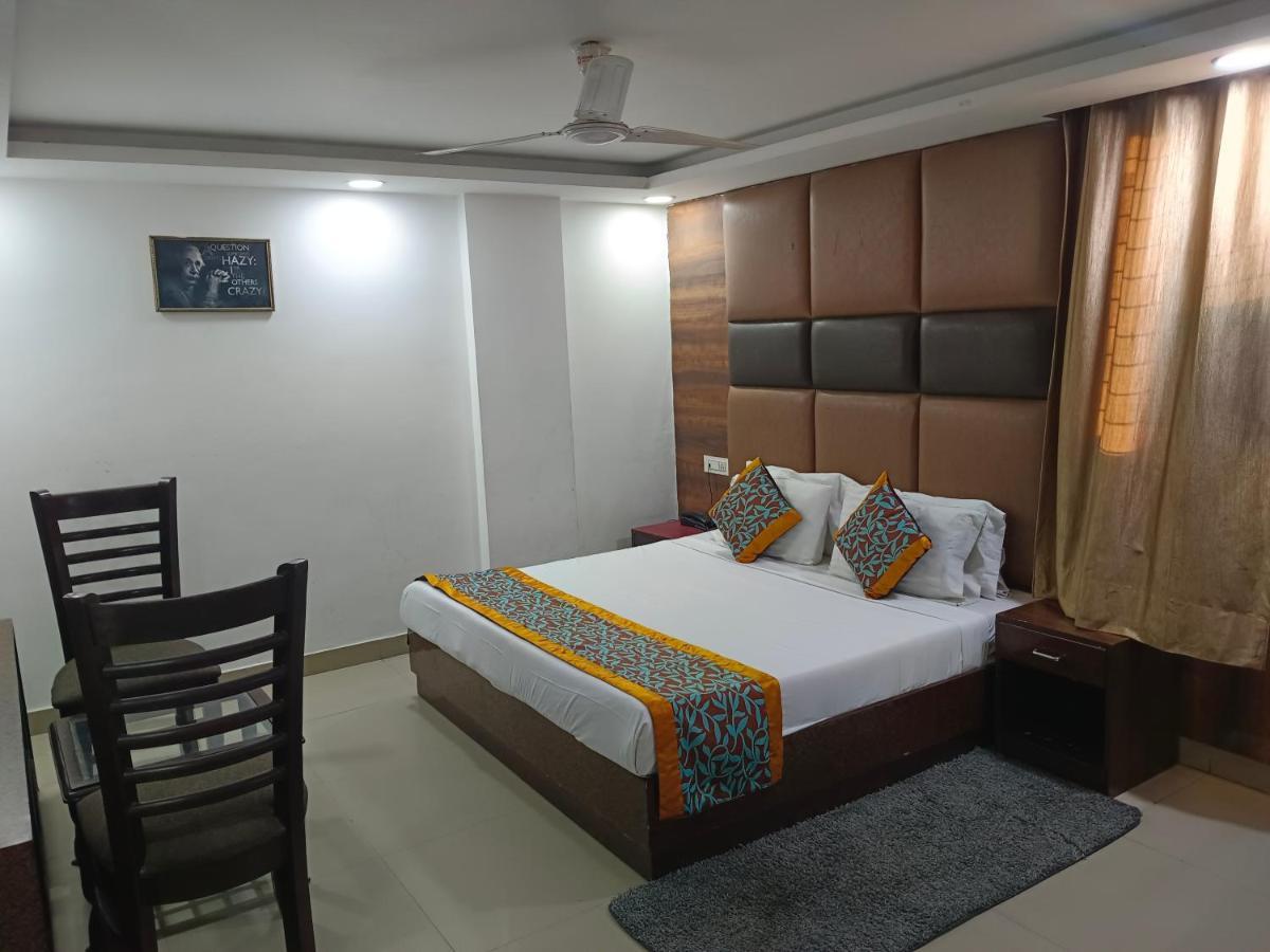 Hotel Clayton Near Igi Airport Delhi New Delhi Exterior photo