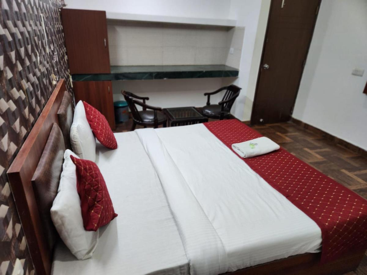 Hotel Clayton Near Igi Airport Delhi New Delhi Exterior photo