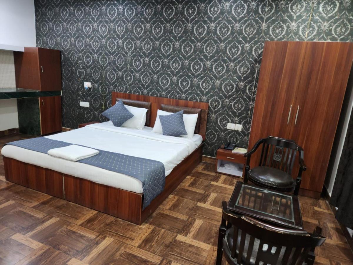 Hotel Clayton Near Igi Airport Delhi New Delhi Exterior photo
