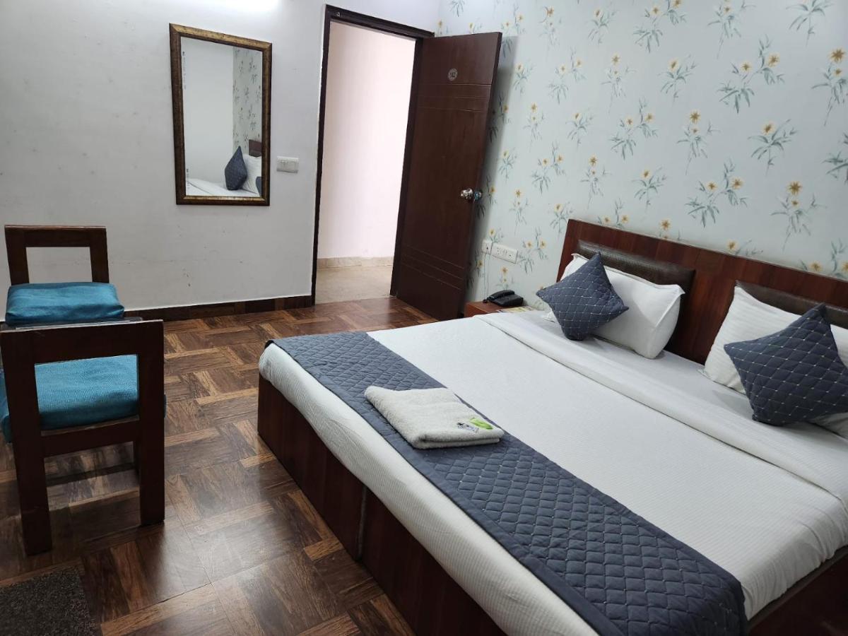 Hotel Clayton Near Igi Airport Delhi New Delhi Exterior photo