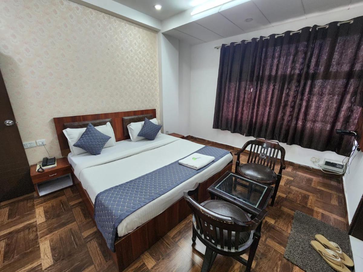Hotel Clayton Near Igi Airport Delhi New Delhi Exterior photo