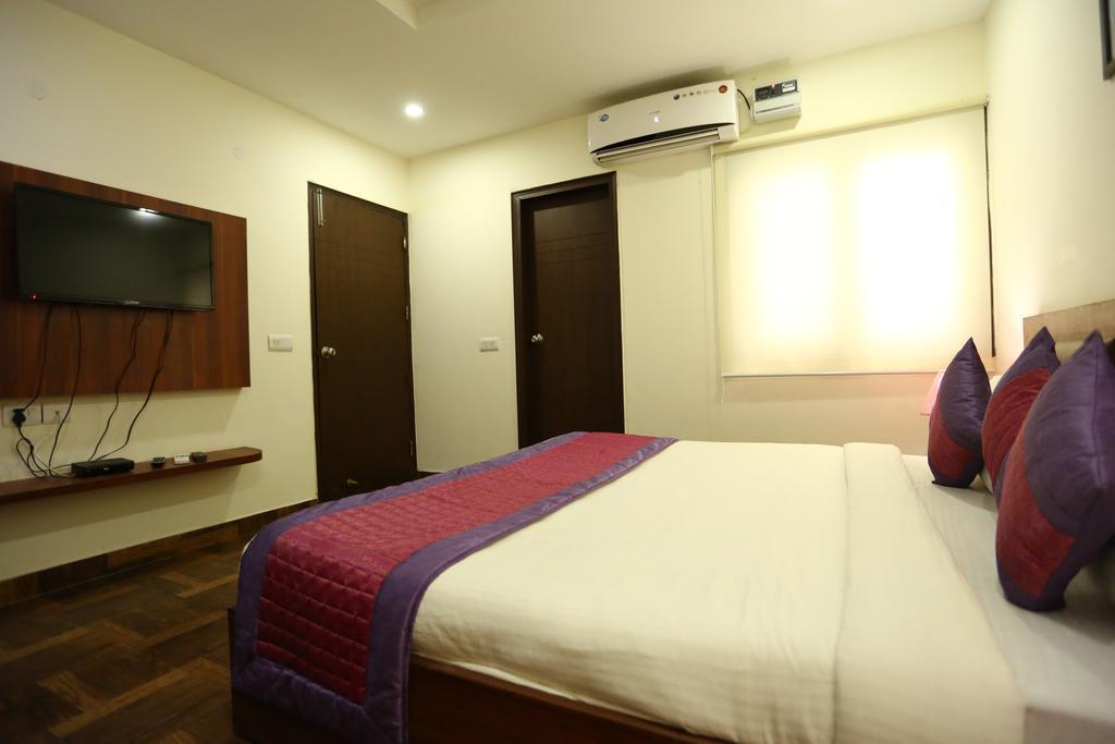 Hotel Clayton Near Igi Airport Delhi New Delhi Exterior photo