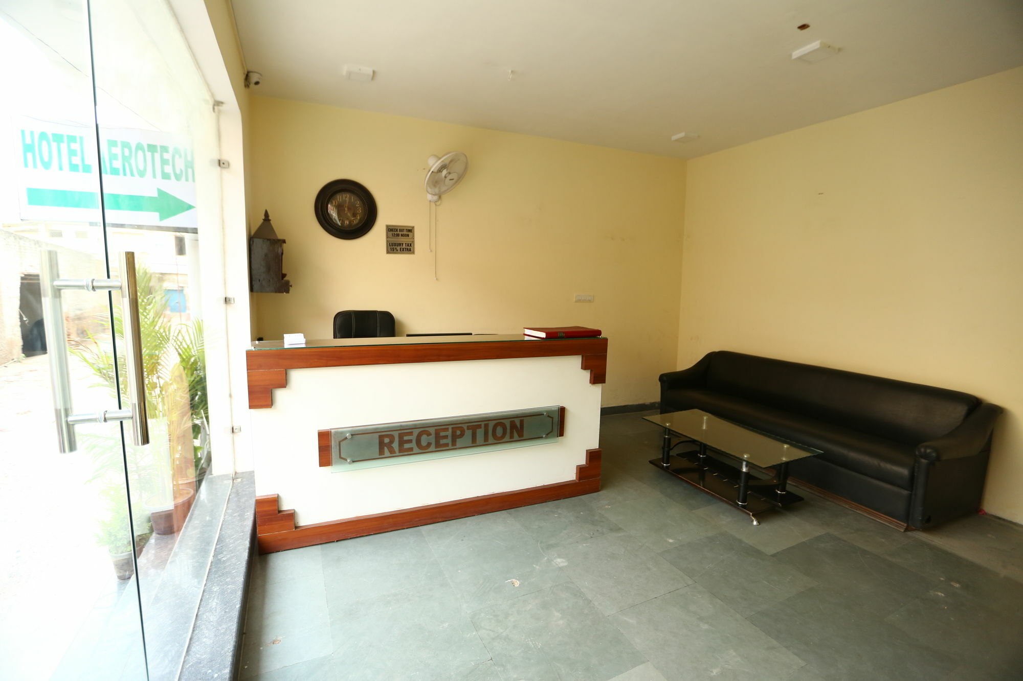 Hotel Clayton Near Igi Airport Delhi New Delhi Exterior photo